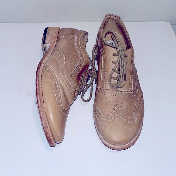 Steve Madden tan wing tip leather oxfords - Picture 3 of 4